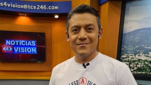 Alex Pineda. Presentador