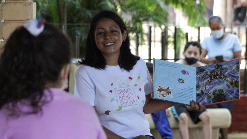 ConTextos celebra "Tiramos la biblio por la ventana"