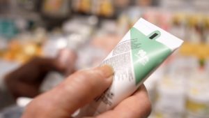 ¿Tu tónico favorito está vencido? Estas son las claves para leer la viñeta de tus cosméticos