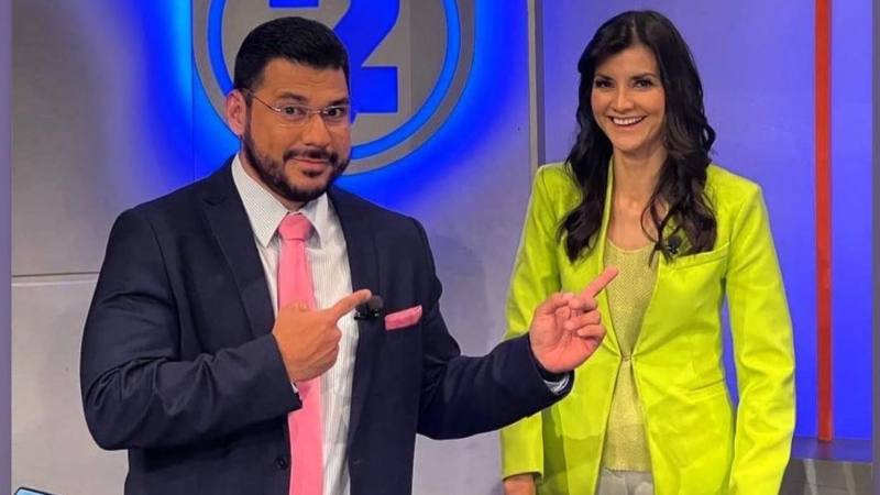 Federico Zeledón y Lourdes Lara en el set de Teledos Navidad