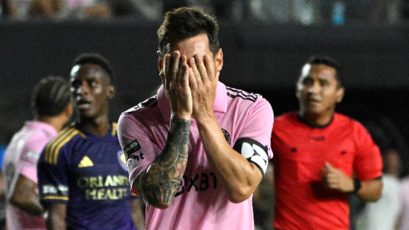 Iván Barton, primer arbitro en amonestar a Messi, como jugador del Inter Miami