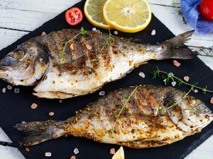 Los pescados se convierten en protagonistas de la mesa durante la Cuaresma, una tradición que combina sabor, frescura y opciones ligeras para los viernes.