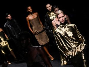 Modelos presentan la colección femenina Otoño/Invierno 2026-2027 de Ferragamo durante la Semana de la Moda de Milán, el 28 de febrero de 2026.